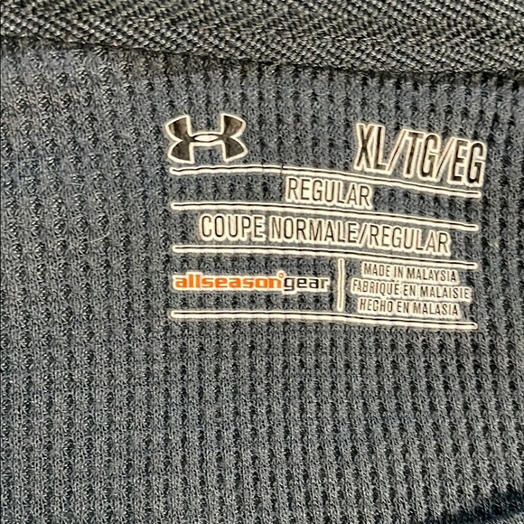 🩵Under Armour Dark Blue Performance Top - Picture 2 of 3